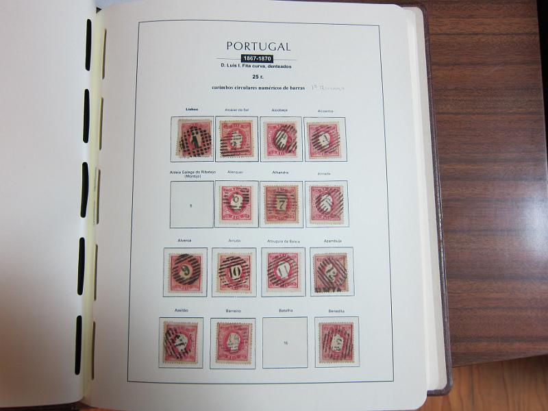 0015 (98).jpg -     Lote:    15      Marcofilia      Lotes Especiais       Descrição:      Portugal.   Colecção especializada de marcas numéricas das 1.ª e 2.ª reformas em selos de 25 reis, desde D. Maria II até D. Luís I, de frente. Lote a ver.        Lote       Valor Base:     &euro; 1.500,00     Valor Venda:     &euro; 3.000,00     